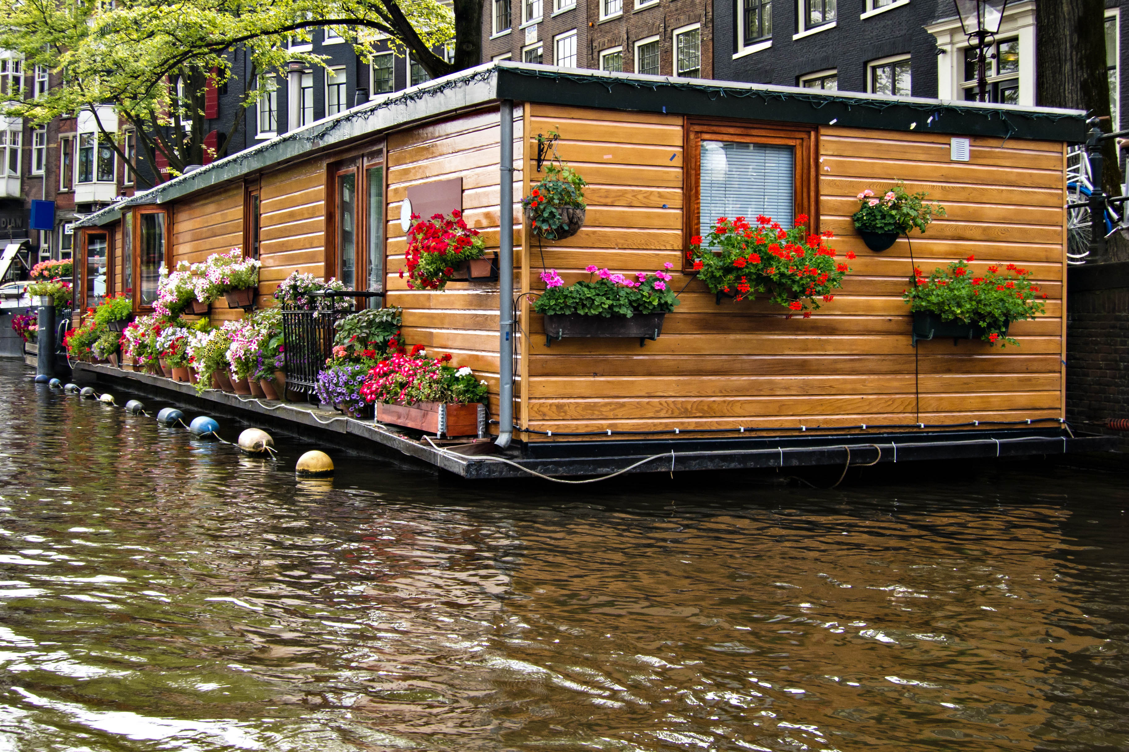 Hausboote in Amsterdam Holidayguru.ch